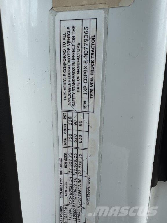 Peterbilt 567 中古トラクターヘッド | トレーラーヘッド