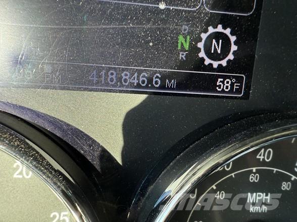 Peterbilt 567 中古トラクターヘッド | トレーラーヘッド