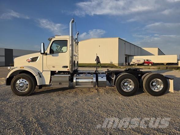 Peterbilt 567 中古トラクターヘッド | トレーラーヘッド