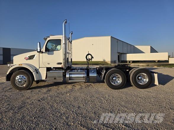 Peterbilt 567 中古トラクターヘッド | トレーラーヘッド