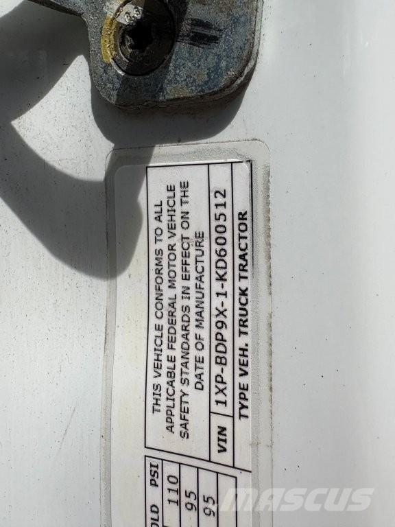 Peterbilt 579 中古トラクターヘッド | トレーラーヘッド