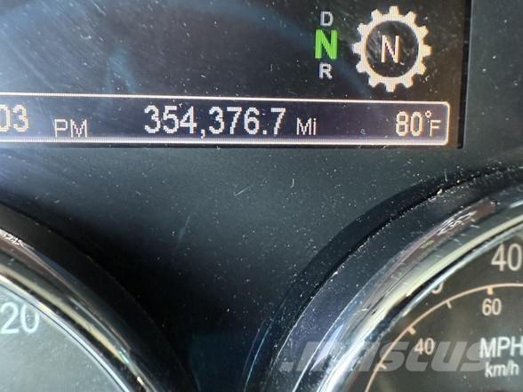 Peterbilt 579 中古トラクターヘッド | トレーラーヘッド