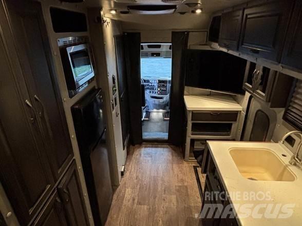 Peterbilt 579 中古トラクターヘッド | トレーラーヘッド