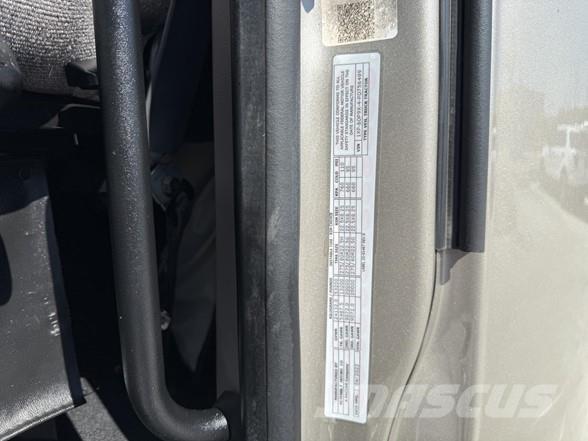 Peterbilt 579 中古トラクターヘッド | トレーラーヘッド