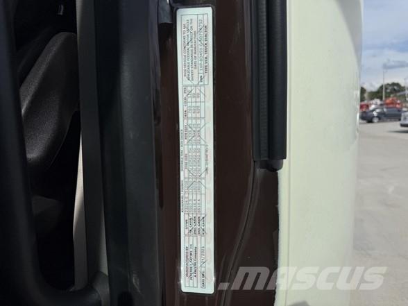 Peterbilt 579 中古トラクターヘッド | トレーラーヘッド