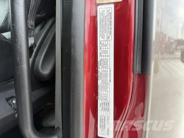 Peterbilt 579 中古トラクターヘッド | トレーラーヘッド