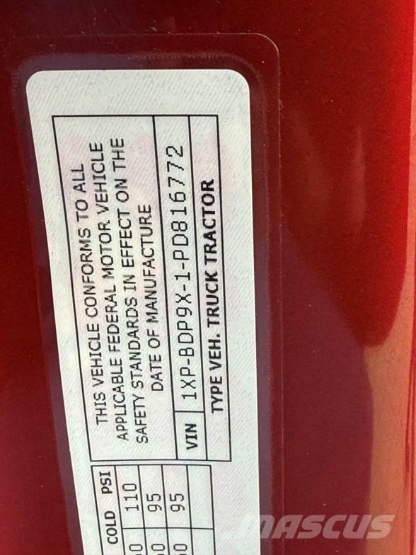 Peterbilt 579 中古トラクターヘッド | トレーラーヘッド