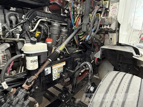 Peterbilt 579 中古トラクターヘッド | トレーラーヘッド