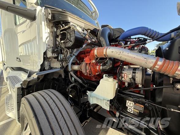 Peterbilt 579 中古トラクターヘッド | トレーラーヘッド