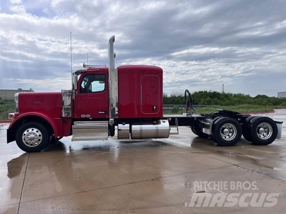 Peterbilt 589 中古トラクターヘッド | トレーラーヘッド