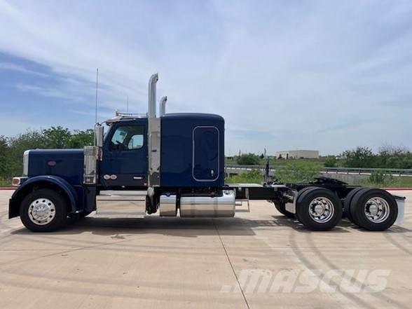 Peterbilt 589 中古トラクターヘッド | トレーラーヘッド