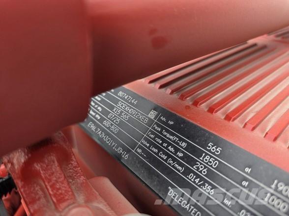 Peterbilt 589 中古トラクターヘッド | トレーラーヘッド