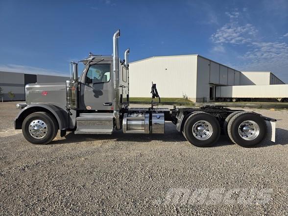 Peterbilt 589 中古トラクターヘッド | トレーラーヘッド