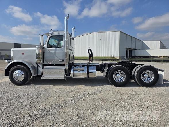 Peterbilt 589 中古トラクターヘッド | トレーラーヘッド