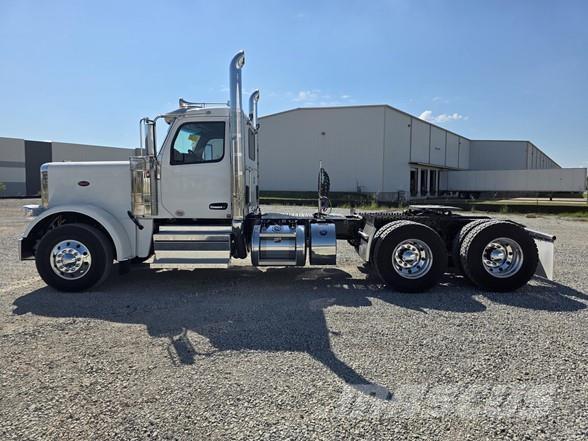 Peterbilt 589 中古トラクターヘッド | トレーラーヘッド