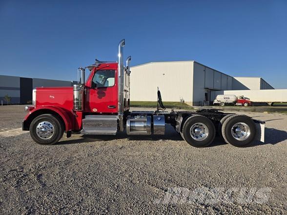 Peterbilt 589 中古トラクターヘッド | トレーラーヘッド