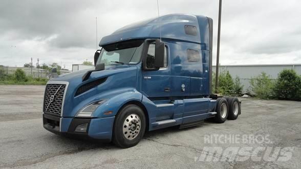 Volvo VNL64T760 中古トラクターヘッド | トレーラーヘッド