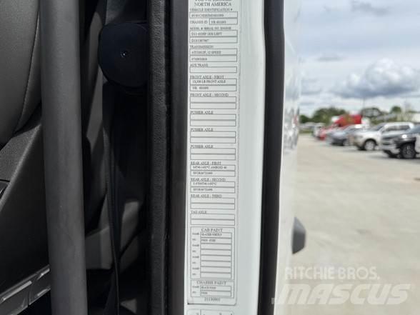 Volvo VNL64T860 中古トラクターヘッド | トレーラーヘッド