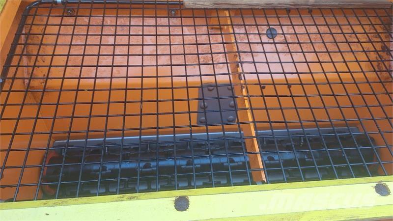 Rauch UKS 100 砂と塩撒き専用車