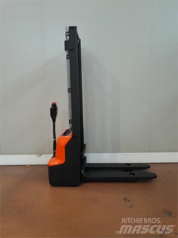 BT SHE100 ハンド　パレットトラック