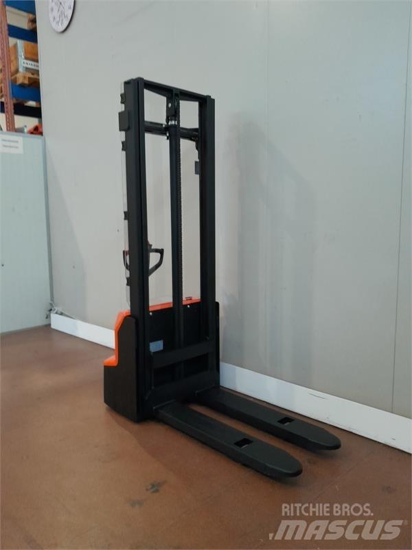 BT SHE100 ハンド　パレットトラック