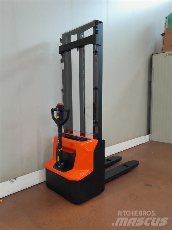 BT SHE100 ハンド　パレットトラック