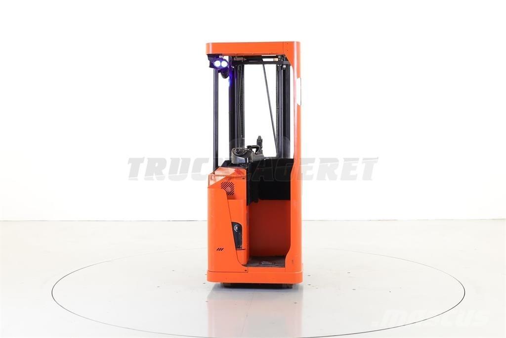 BT SSE 135 自走式スタッカー