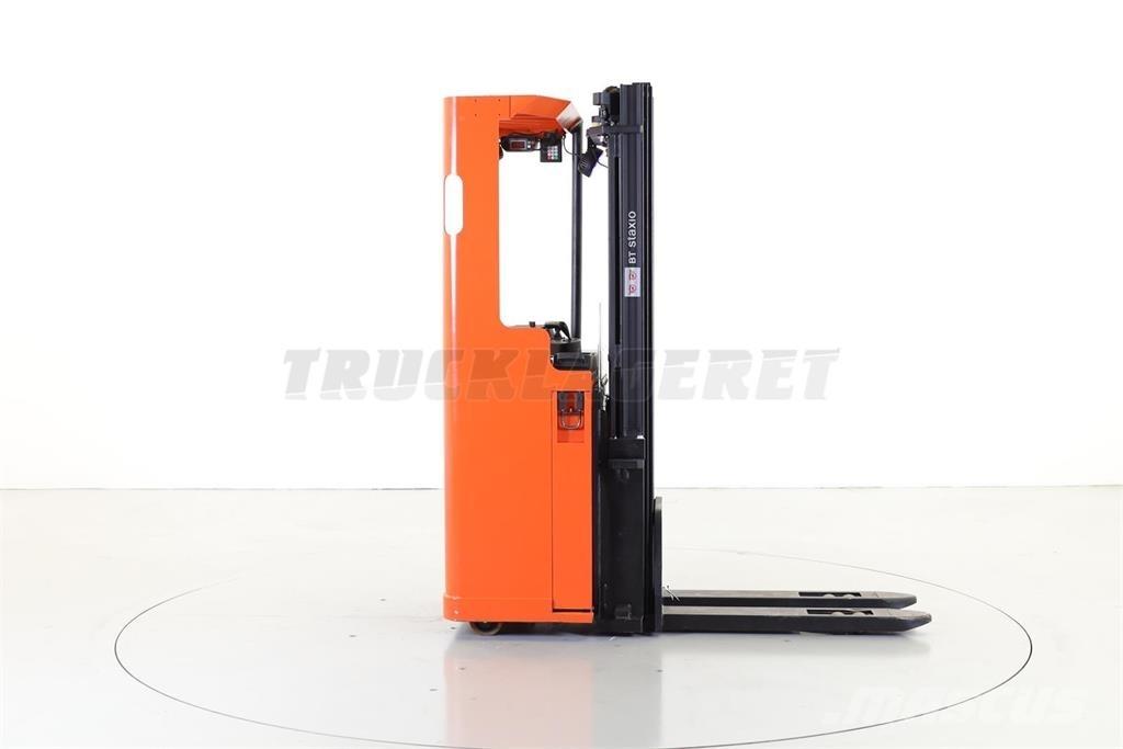 BT SSE 135 自走式スタッカー