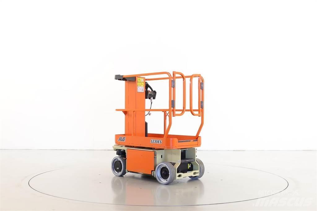 JLG 1230ES 垂直昇降型リフト