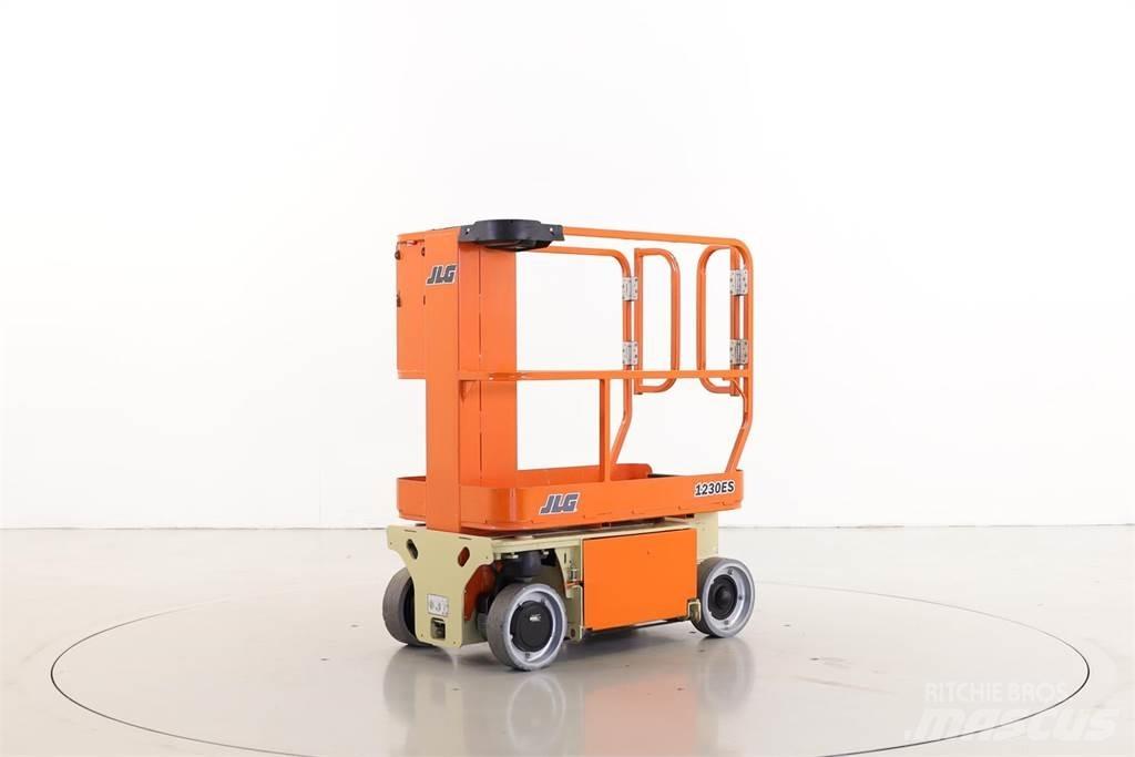 JLG 1230ES 垂直昇降型リフト