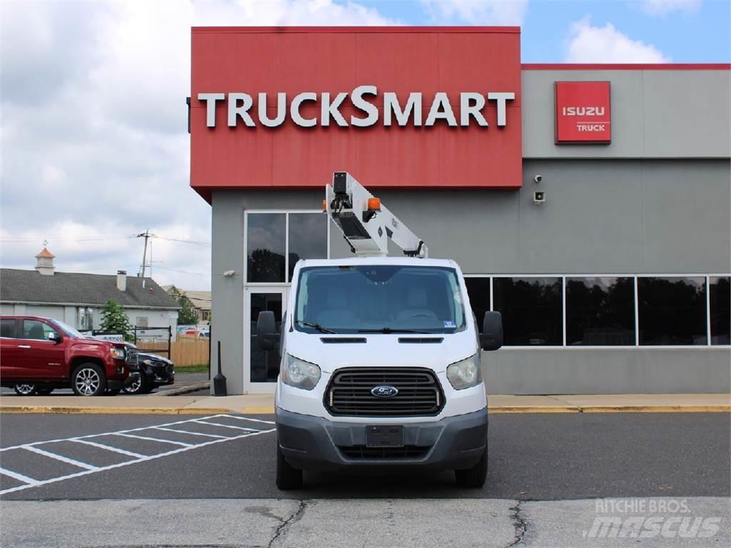 Ford Transit 多目的／汎用車両