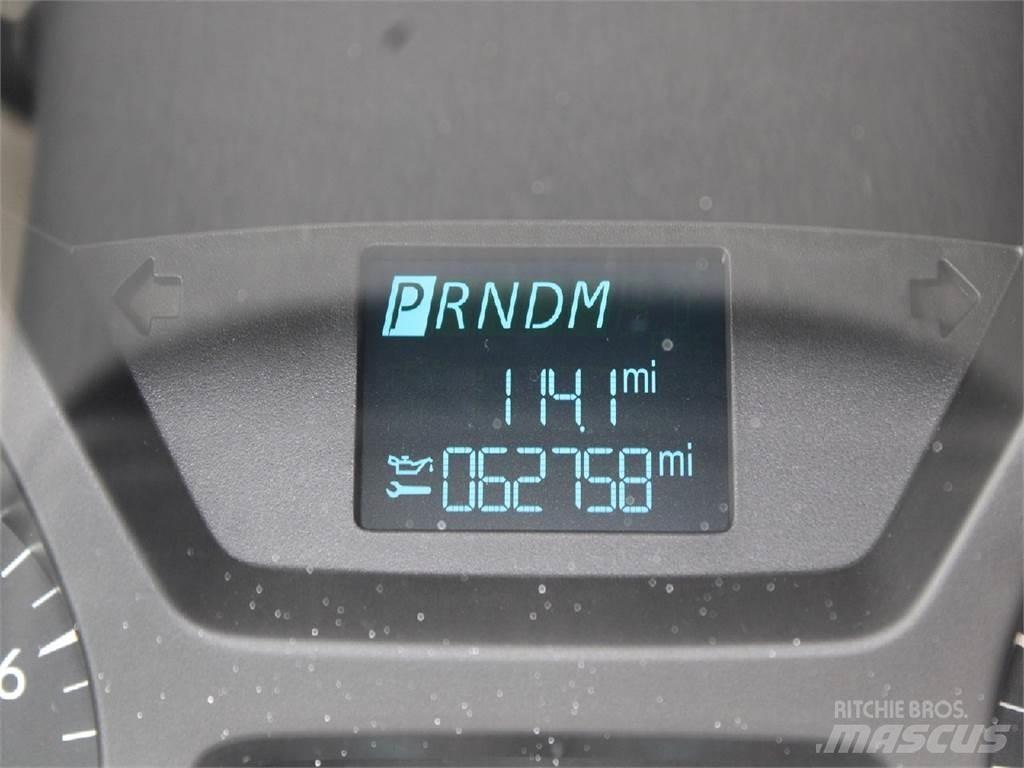 Ford Transit 多目的／汎用車両