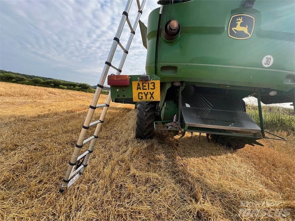 John Deere S685I コンバイン