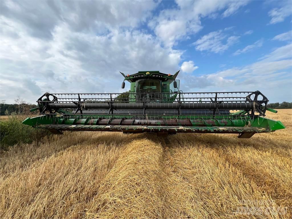 John Deere S685I コンバイン