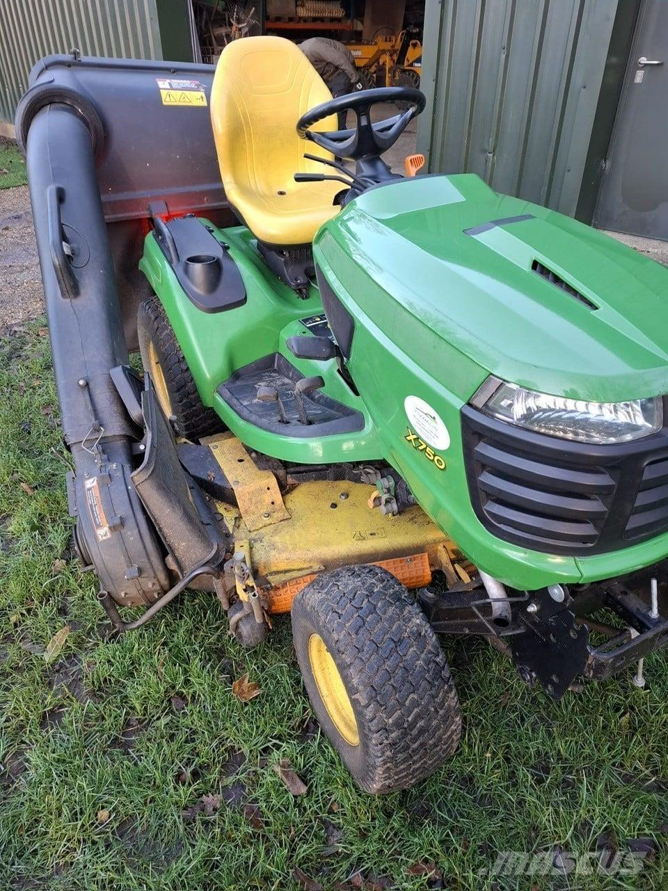 John Deere X750 芝刈り機