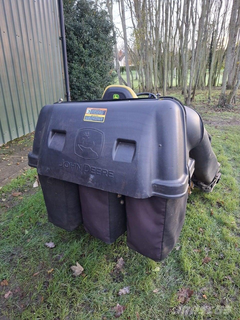 John Deere X750 芝刈り機