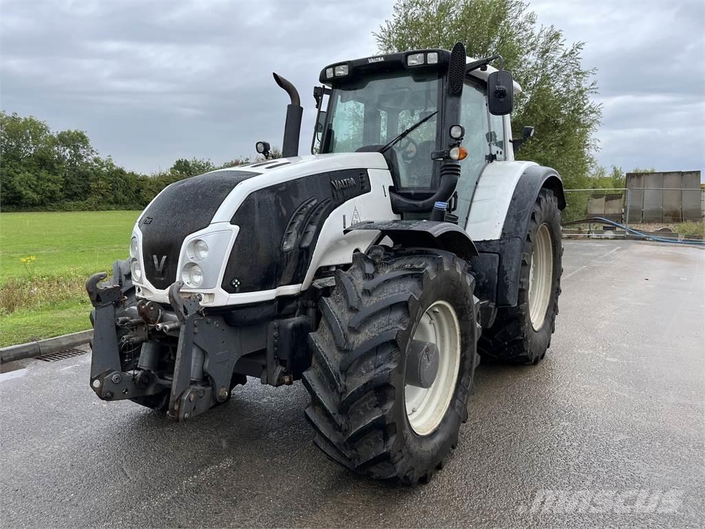 Valtra T203D トラクター