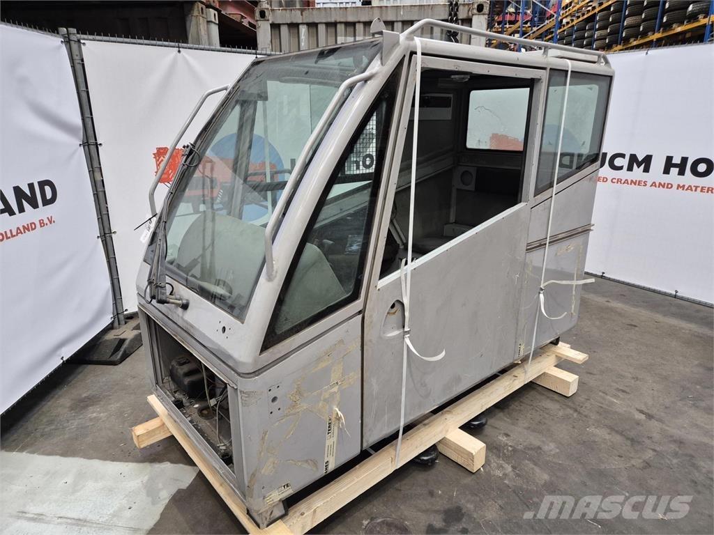  C.T.2 upper cabin キャビン及び内装