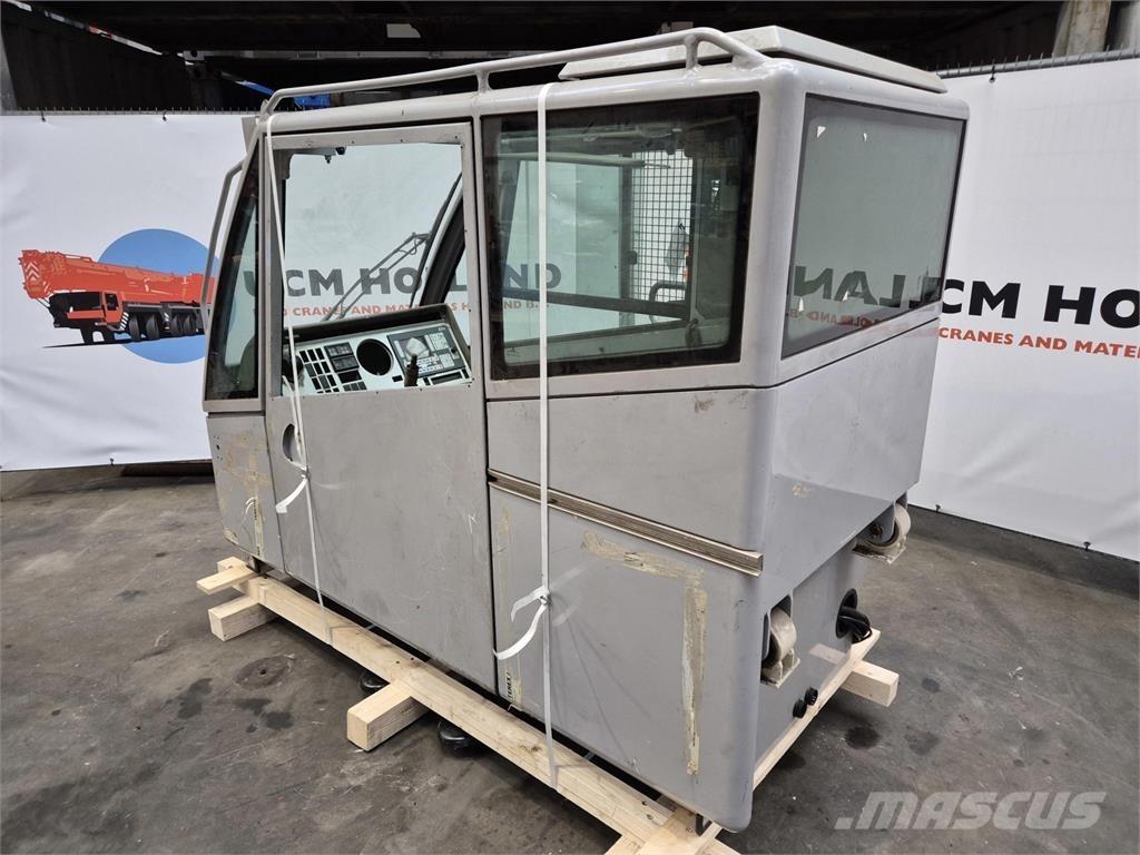  C.T.2 upper cabin キャビン及び内装