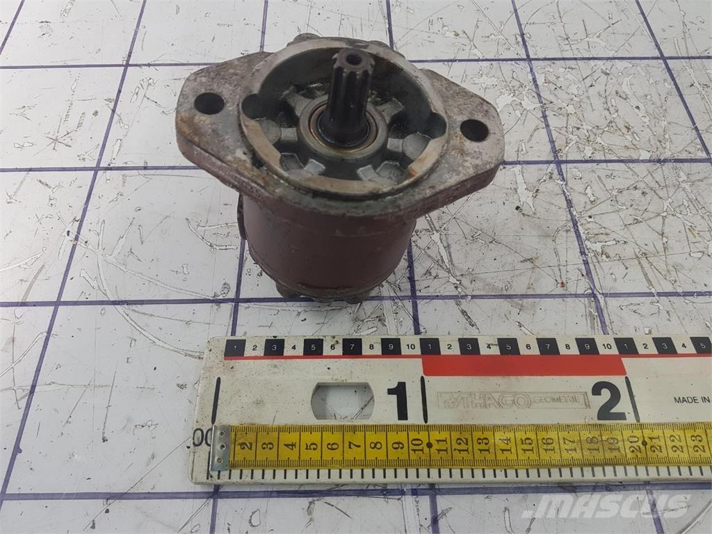 Grove steering pump クレーン部品と設備