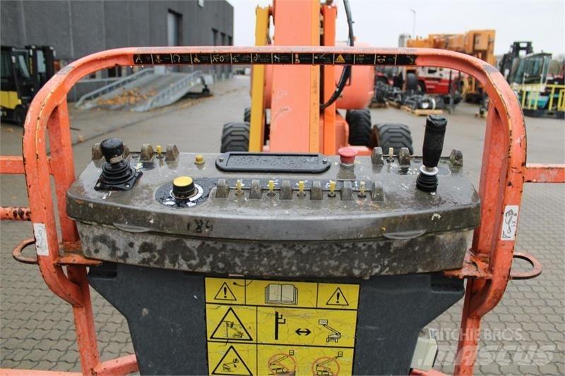 JLG 800AJ ブームリフト　屈伸型