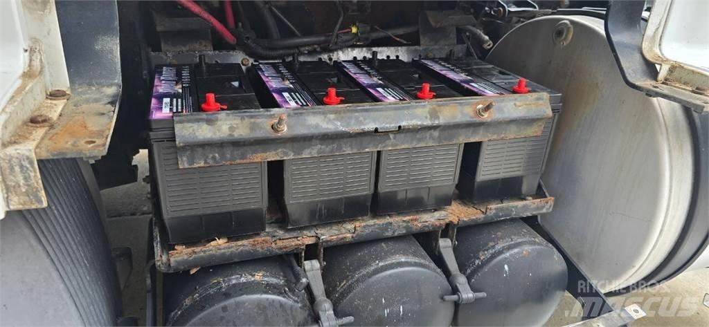 Volvo VNL 建設機械 -　その他