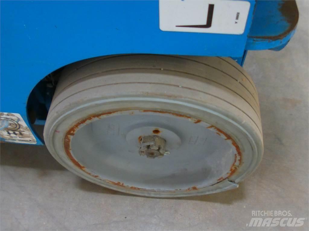 Genie GRC12 垂直昇降型リフト