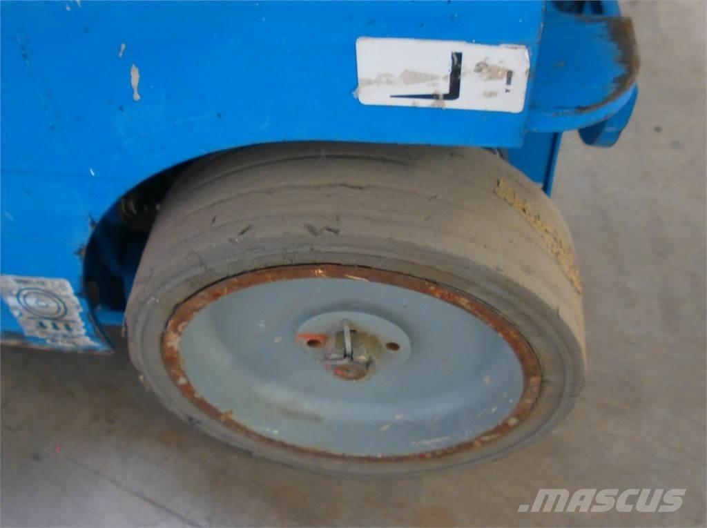 Genie GRC12 垂直昇降型リフト