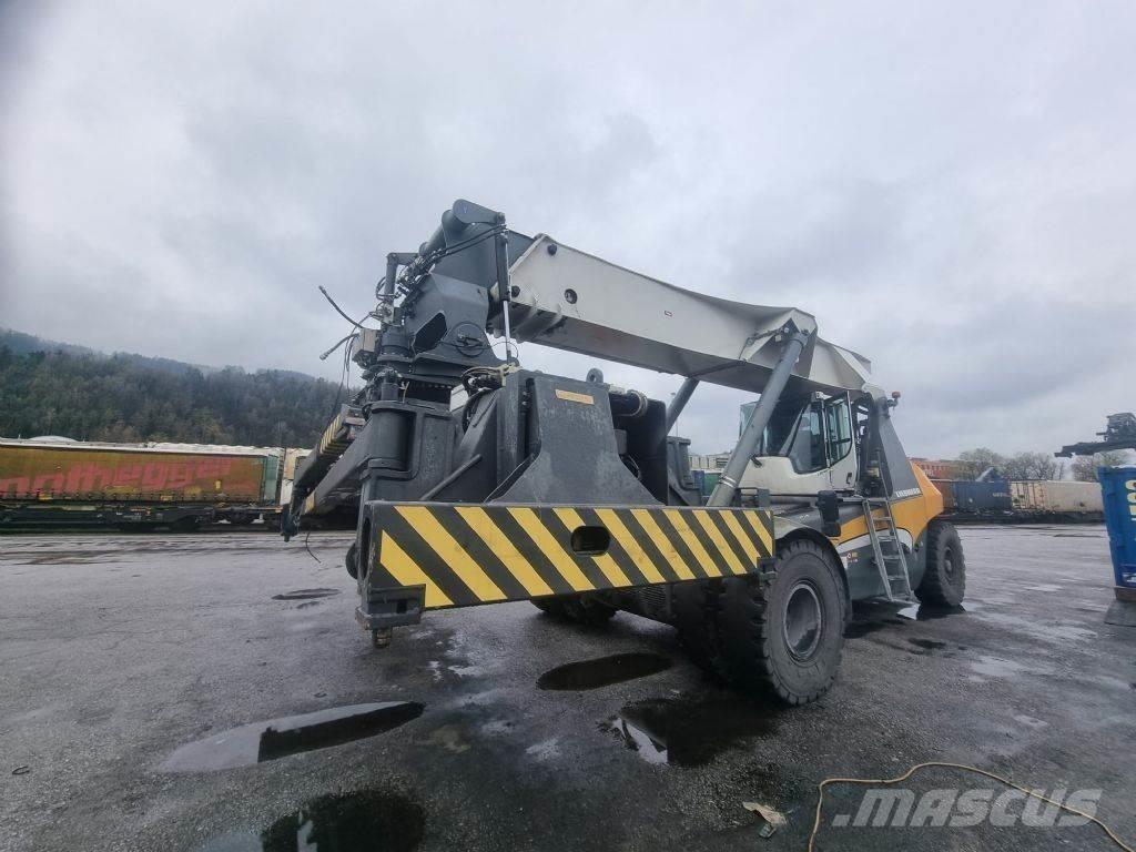 Liebherr LRS 545 リーチスタッカー