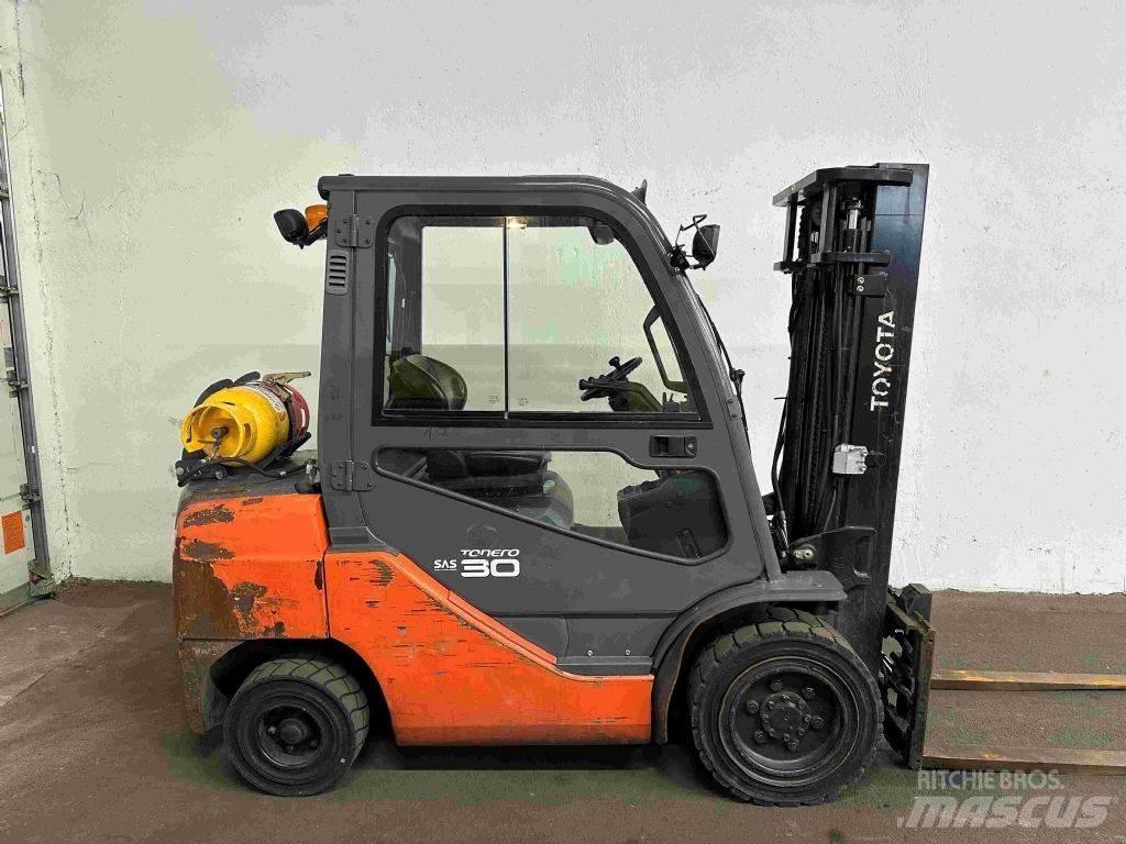 Toyota 02-8FGF30 LPGフォークリフト