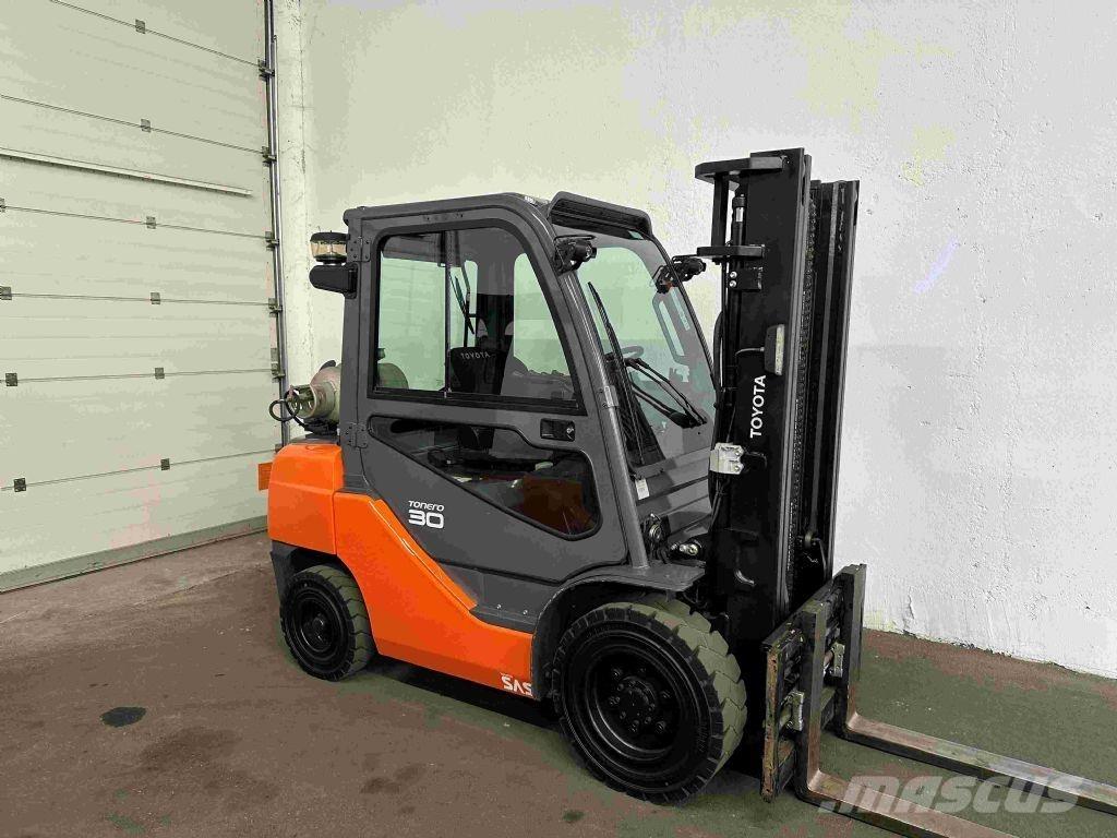 Toyota 02-8FGF30 LPGフォークリフト