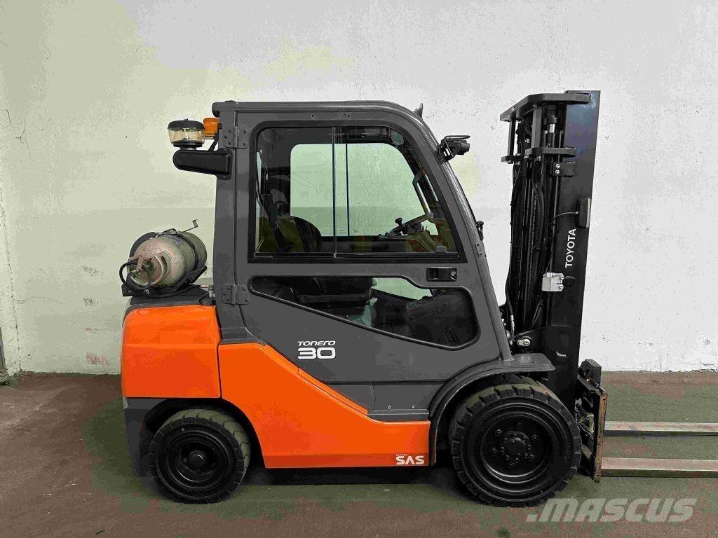 Toyota 02-8FGF30 LPGフォークリフト