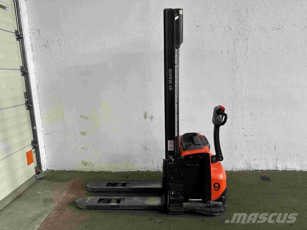 Toyota SWE 120 ウォーキンフォークリフト