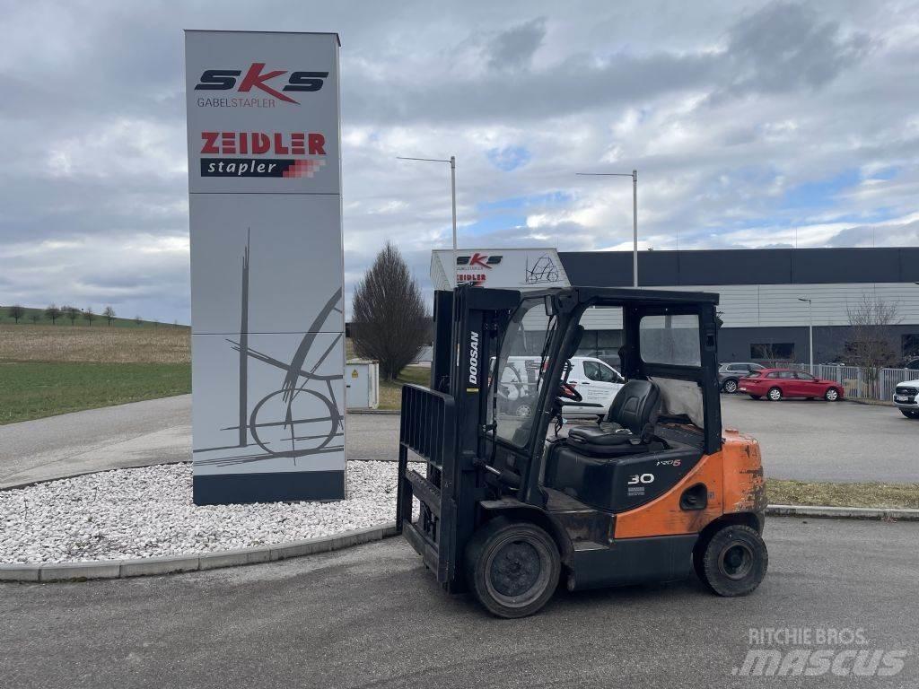 Doosan D30S-5 ディーゼル・軽油